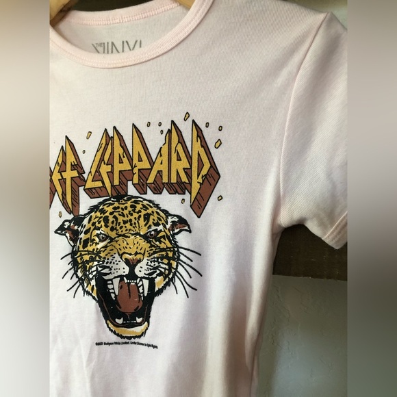 Def Leopard|The Vinyl Icons, Pastel pink band tee, baby tee••Cropped, small - Picture 2 of 7